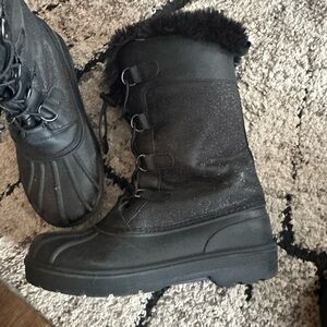 Big kids cat and jack winter boots great condition size 6